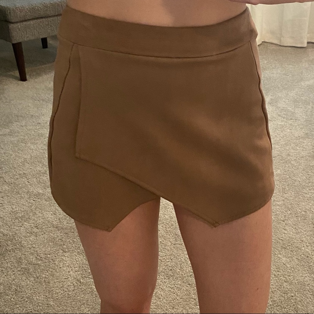 Camel colored size small short Perfect condition!